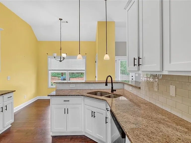 80 Whitley Ct — Photo 13