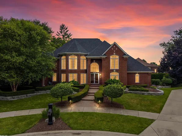 52376 Woodside Ct, Shelby Township, MI 48315