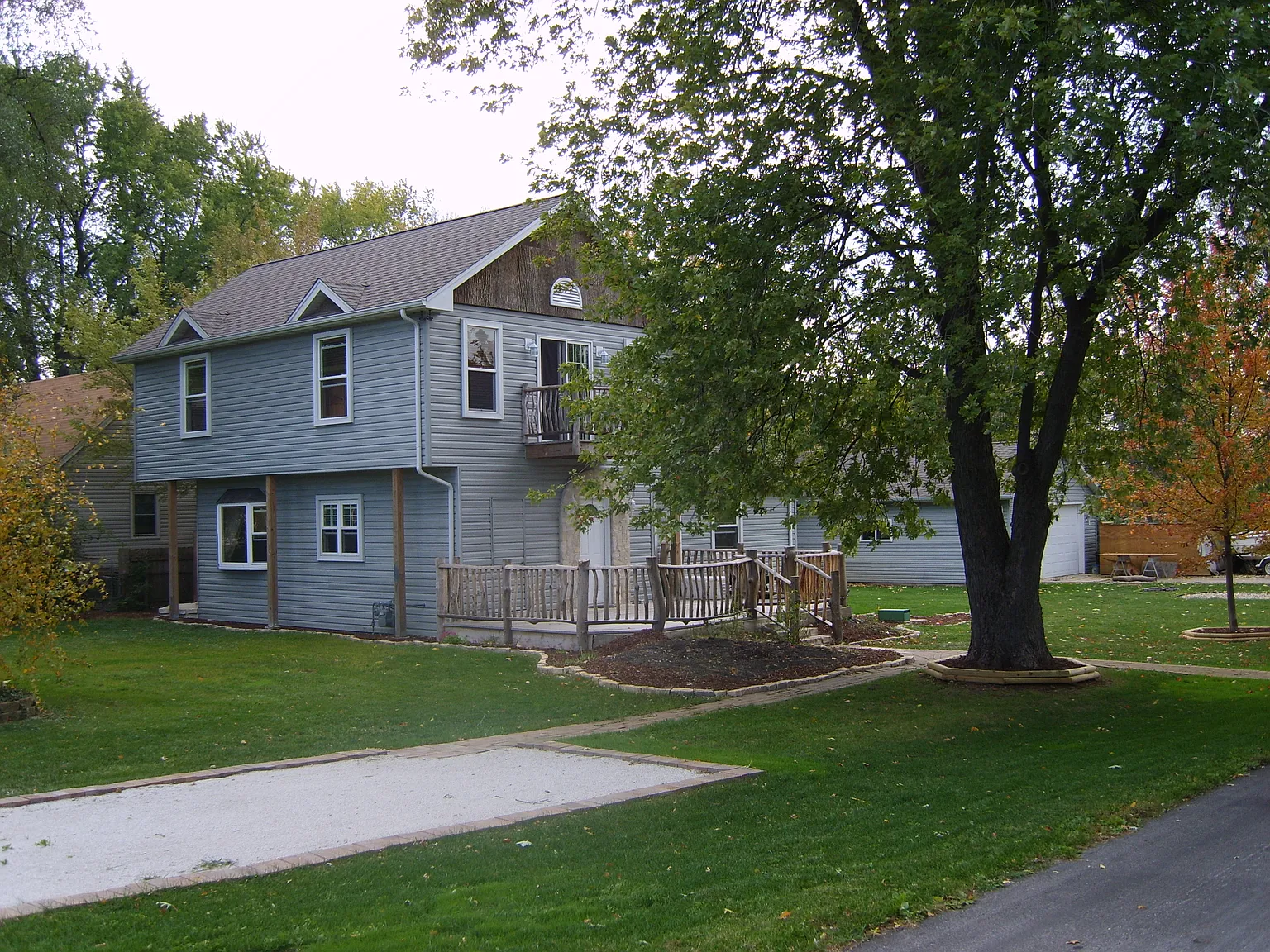 2N084 Fairfield Ave photo 1
