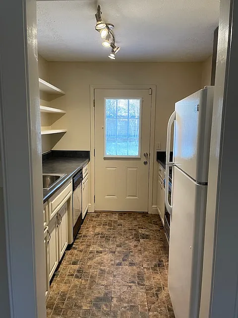 1 bed, 850 sqft, $1,190 — Photo 3