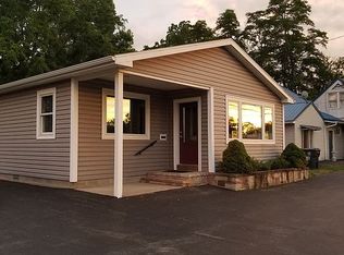 93 Telegraph Rd, Middleport, NY 14105