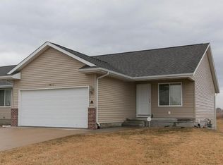 3411 Badger Dr SW UNIT A, Cedar Rapids, IA 52404