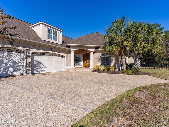 3rd image of 1414 Serrulata Drive SE