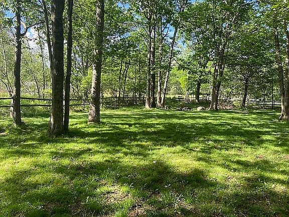 3rd image of 66 Mountain Dr