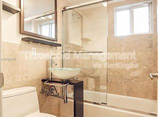 150 SW 10th St APT 4, Miami, FL 33130