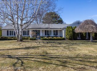 38621 Santa Barbara St, Clinton Township, MI