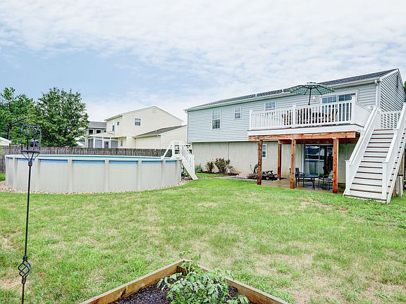 5th image of 21 W Country Ln