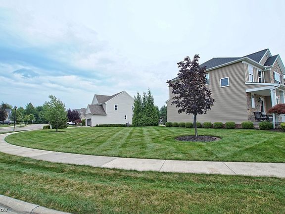 4th image of 261 E Legend Ct
