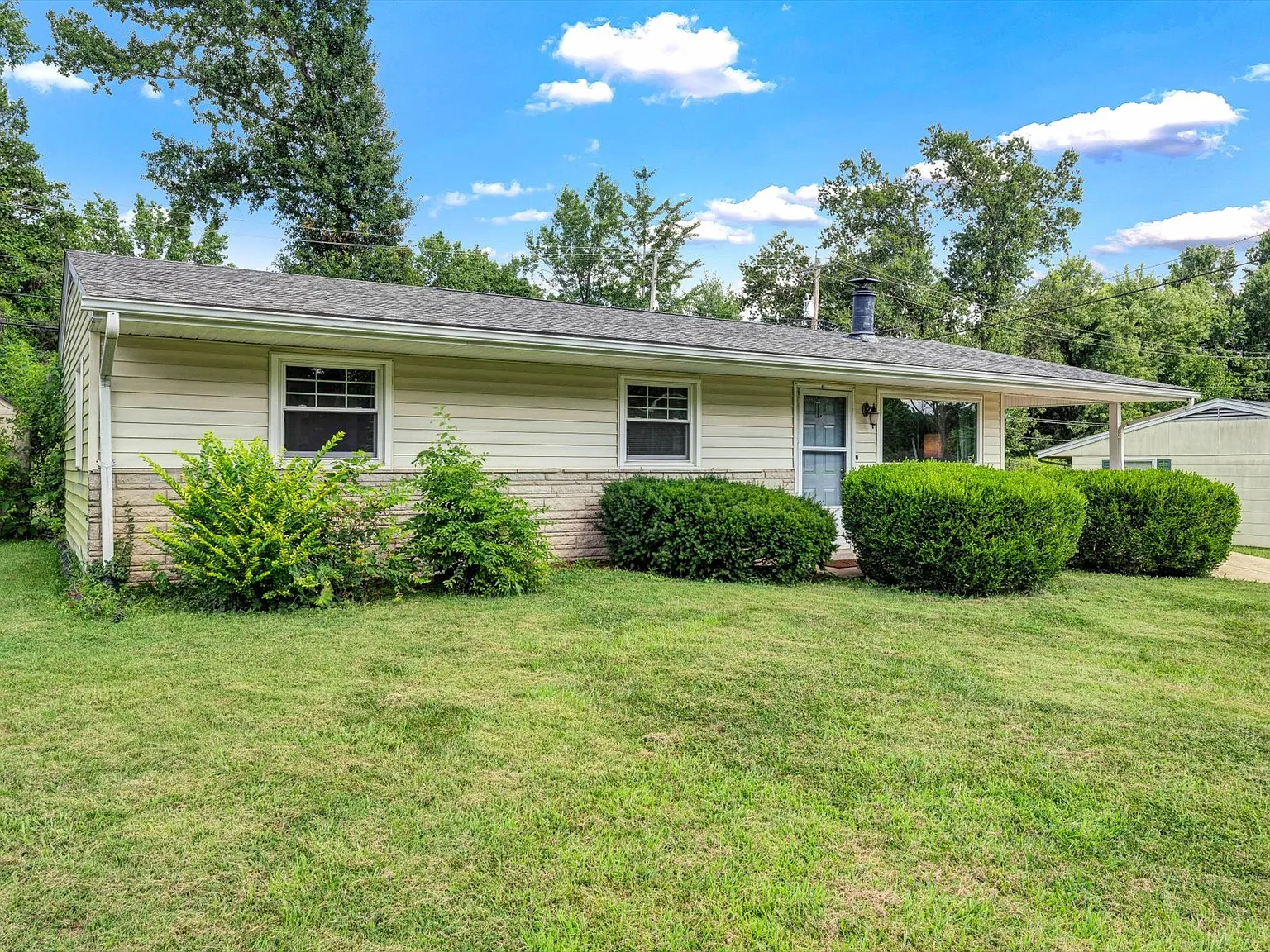 3 bed, 1078 sqft, $2,200 — Photo 3