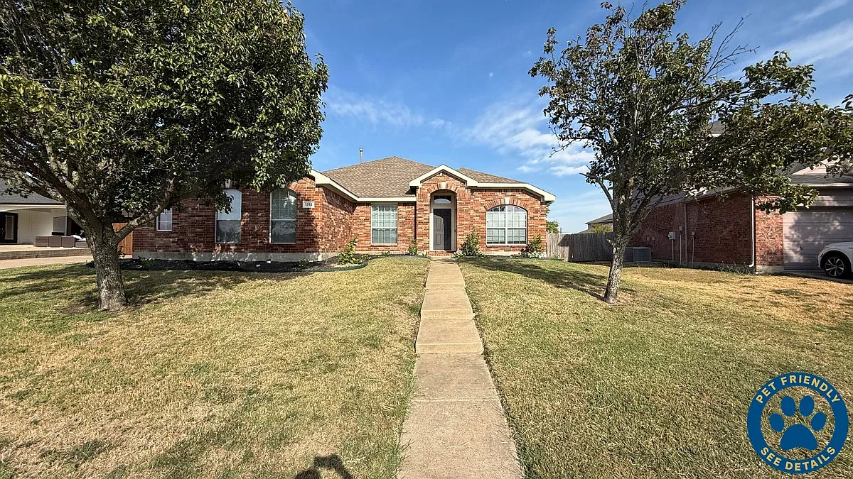 3 bed, 2.0 bath, 2276 sqft, $2,200 — Photo 1
