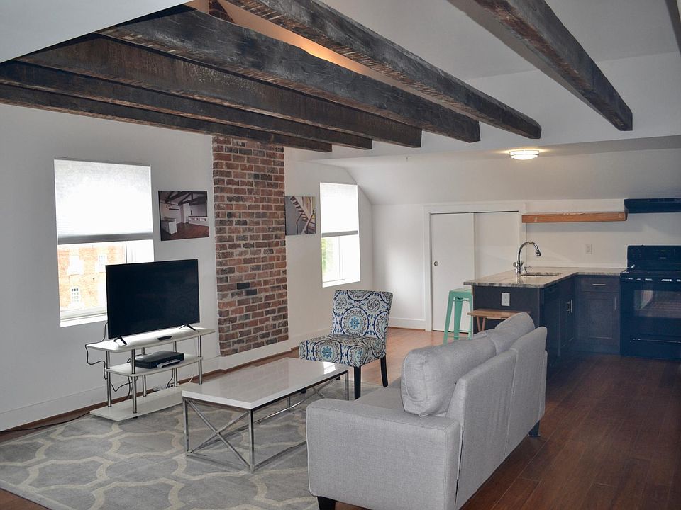 1st image of 15 W Old St APT 1