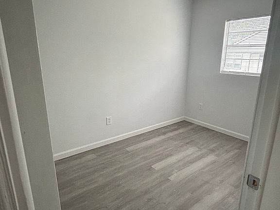 4th image of 918 Preston St #103