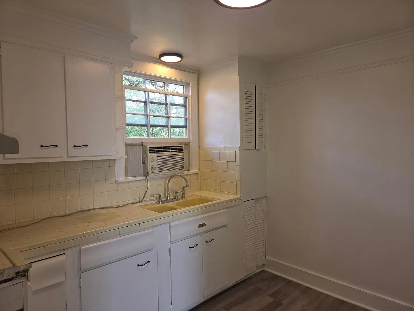 1328 Jackson Avenue - Unit O — Photo 3