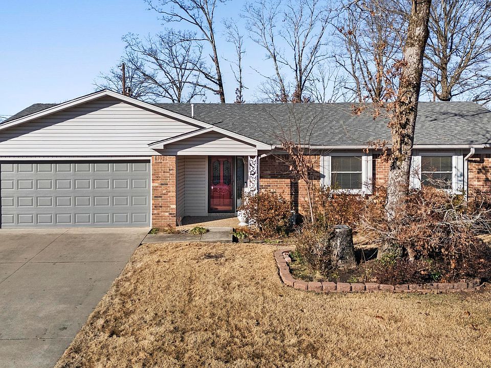 1st image of 13 Pennwood Dr