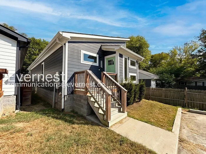 2 bed, 1.0 bath, 1128 sqft, $1,645 — Photo 2