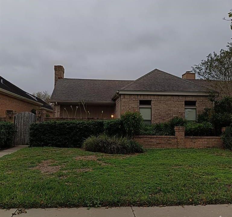 1st image of 805 Parkview Cir