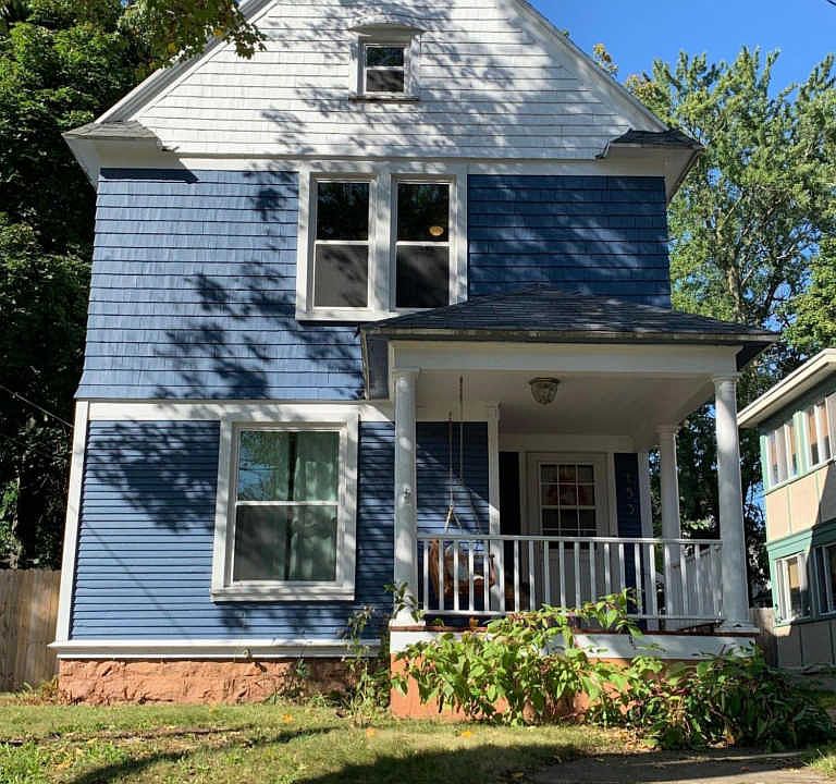1st image of 153 Benjamin Ave SE