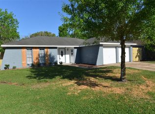 5250 Appleblossom Ln, Friendswood, TX 77546