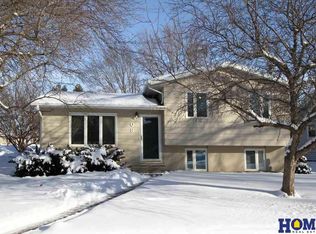 208 E Northern Heights Dr, Seward, NE 68434