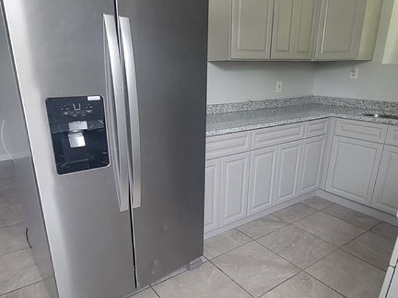 3rd image of 8 Glasgow St Unit 1