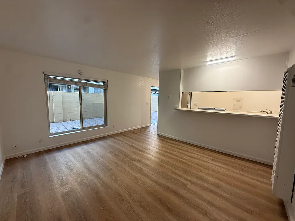 1141 E Foothill Blvd #5