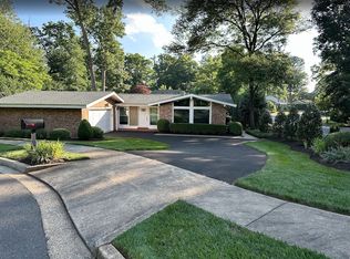 1700 Beaver Cir, Reston, VA 20190