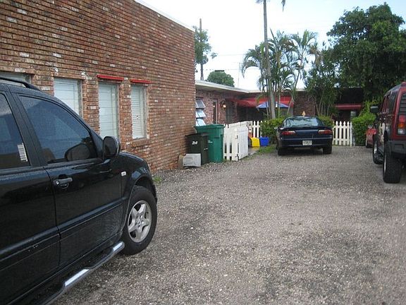 2nd image of 825 NE 6th Ave