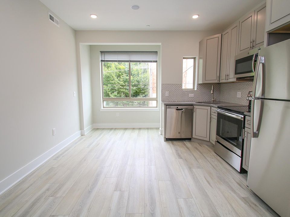 kitchen/living area