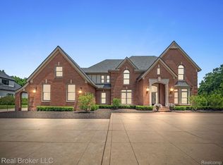 20880 Turnberry Blvd, Northville, MI 48167