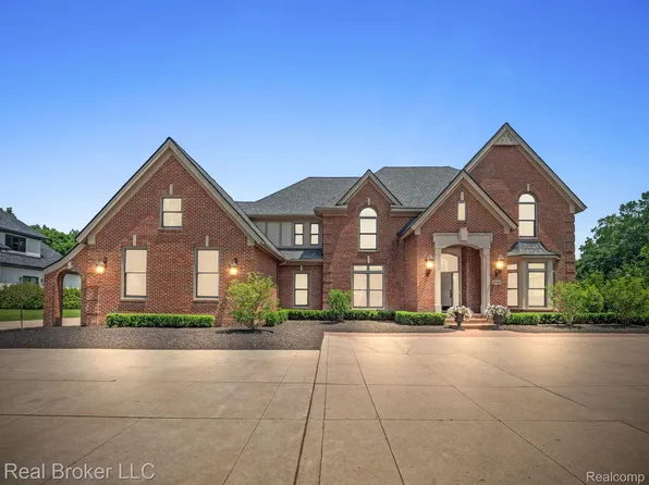 20880 Turnberry Blvd, Northville, MI 48167