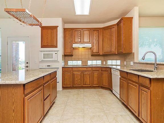 4th image of 5782 Walnut Creek Dr
