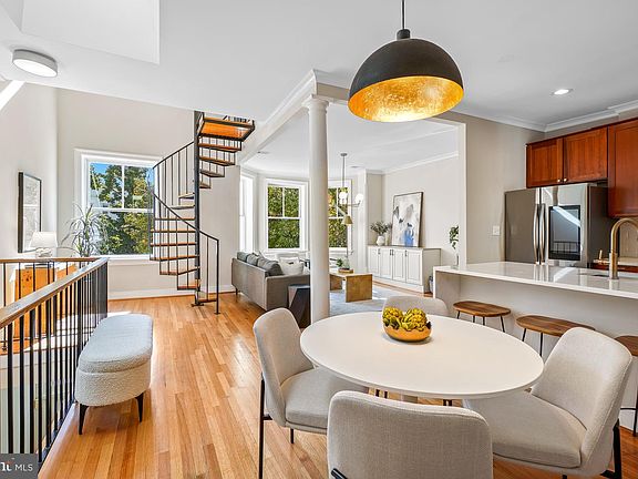 4th image of 504 G St NE APT 2