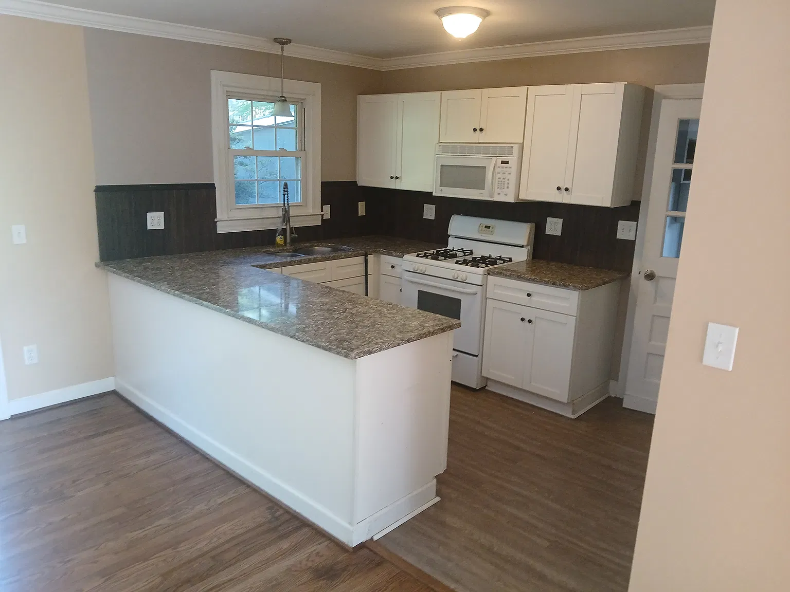 3 bed, 1409 sqft, $1,600 — Photo 2