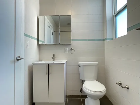 490 Ocean Parkway image 7 of 13