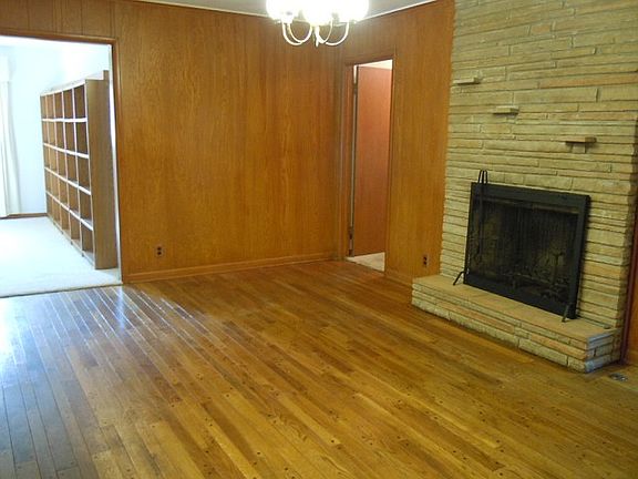 Fam Rm with pegged hardwd flrs and firepl