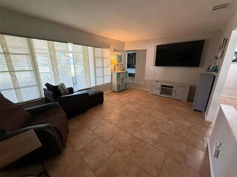 15152 Buswell Ave — Photo 11