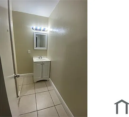 1135 NW 7th Ave #1 — Photo 10