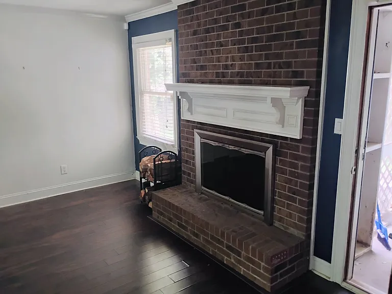 1303 Carman Ct SE — Photo 3