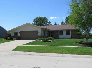2703 Cherry Hills Dr, Champaign, IL