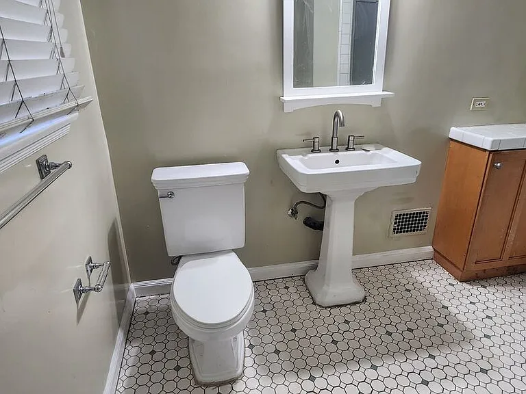 1338 S Dunsmuir Ave — Photo 21