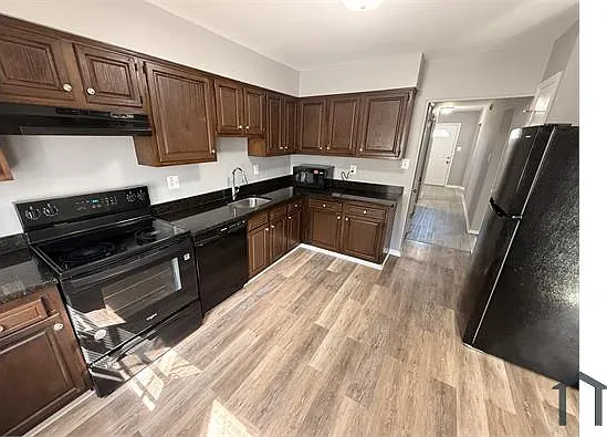 409 Berkshire Ct — Photo 21
