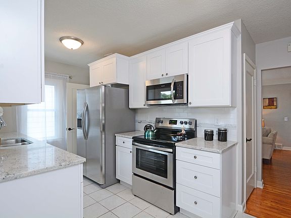 3rd image of 2647 Cleveland St NE