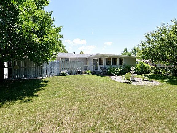5th image of 708 6th Ave W