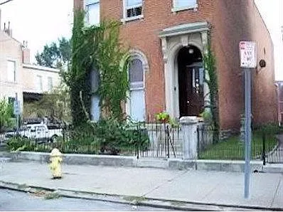 901 Dayton St photo 1