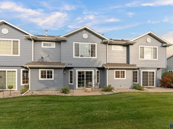 1211 N Pekin Pl, Sioux Falls, SD 57107