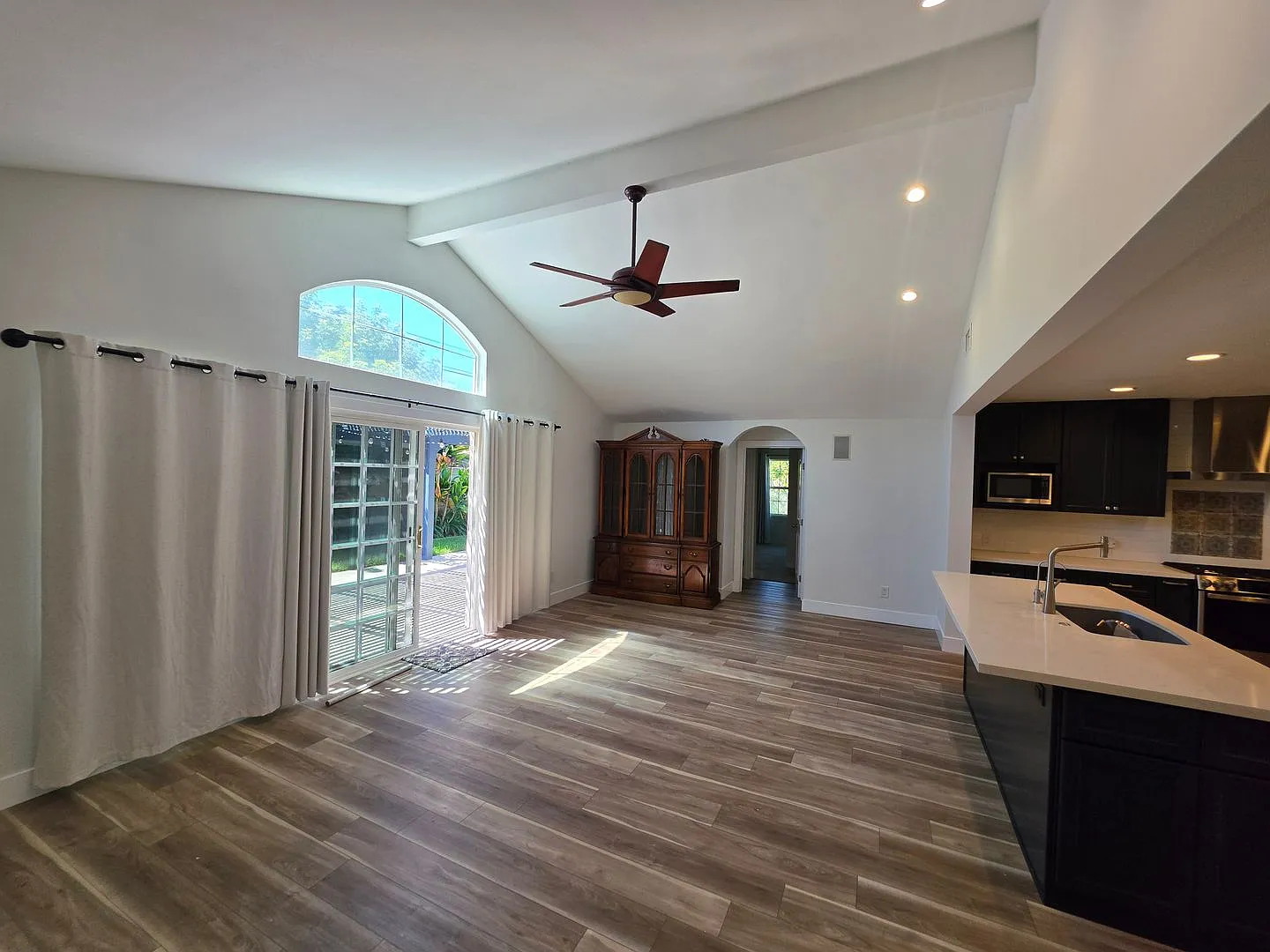 4 Bedroom 3 Bath Home With Family Room — Photo 4