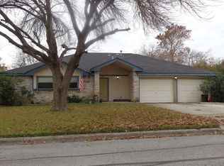 104 Cottonwood Dr, Hutto, TX 78634