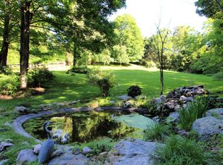 555 Roxbury Rd, Hudson, NY 12534