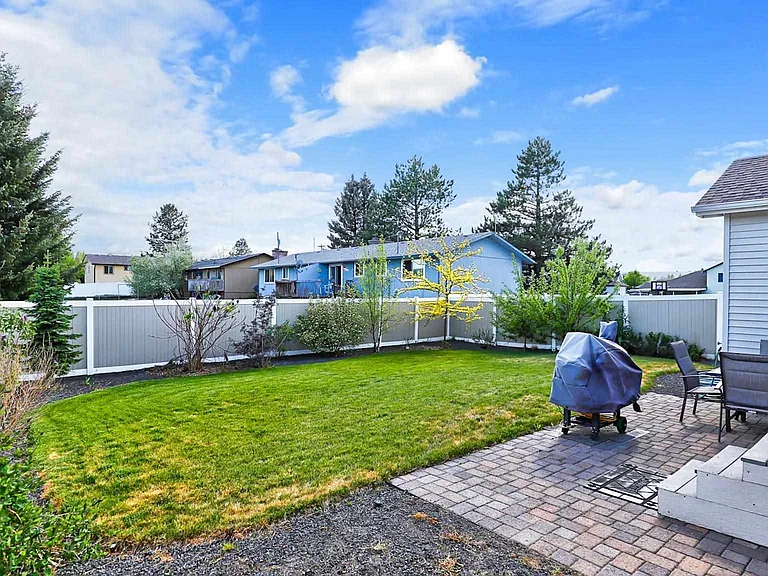 14308 E 31st Ln — Photo 3