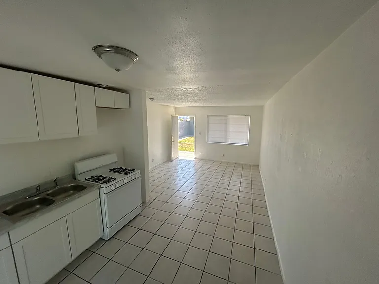 1012 Rodgers Rd — Photo 1